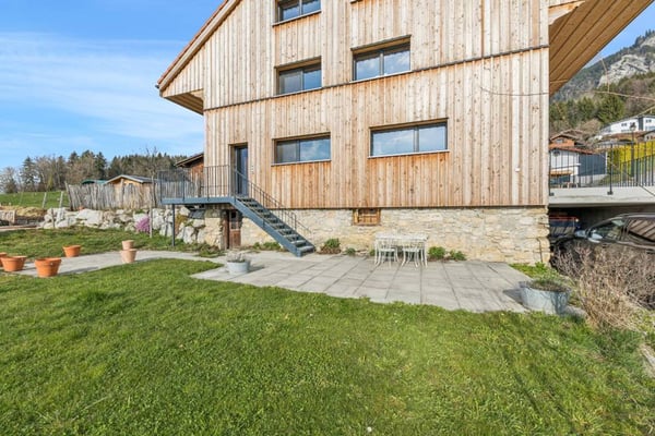 Superbe ferme rénovée de 8,5 pièces avec terrain à bâtir 9