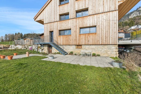 Superbe ferme rénovée de 8,5 pièces avec terrain à bâtir 9