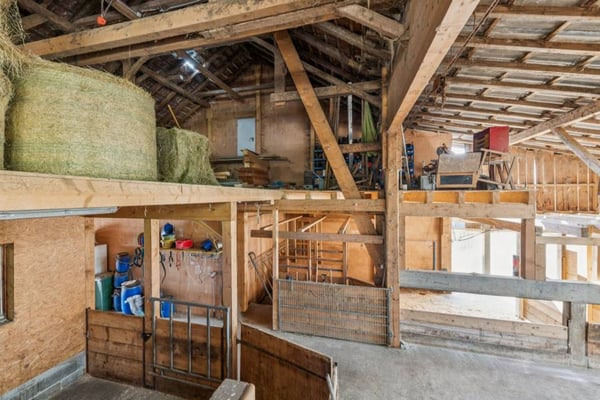 Terrain à bâtir de 2'198m2 avec ferme rénovée 6