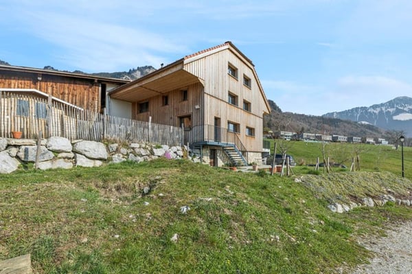 Terrain à bâtir de 2'198m2 avec ferme rénovée 8