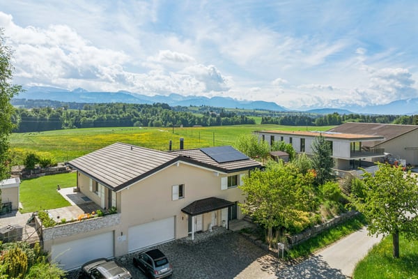 Villa en bordure de zone agricole avec vaste jardin et vue dégagée 1