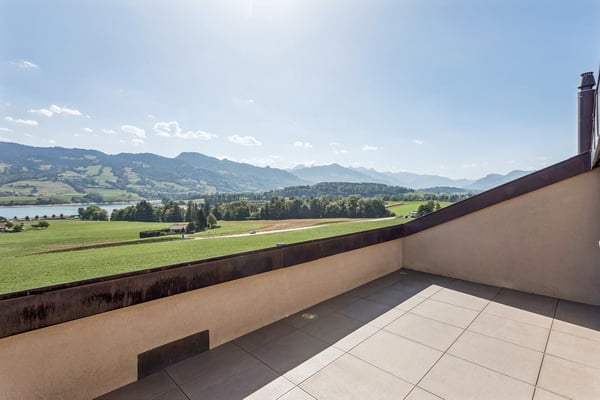 Sublime attique en duplex avec vue imprenable sur le lac de la Gruyère 7