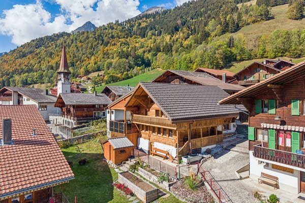 Authentique chalet de 4.5 pièces entièrement rénové 9