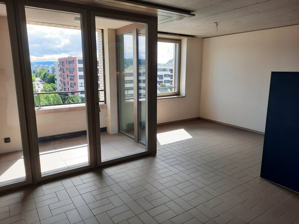 stilvolle 2.5-Zimmerwohnung im 13. OG mit Aussicht 2
