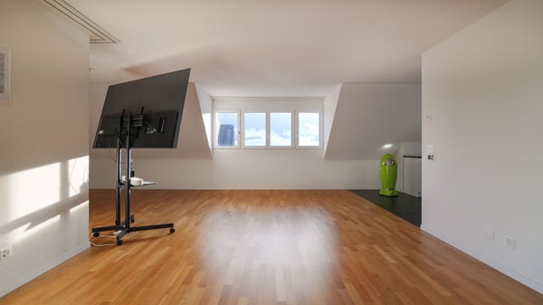 Helle 4.5-Zimmer-Wohnung in Oberweningen 1