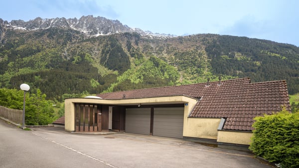 11-Zimmer-Liegenschaft mit 2 Wohnungen und Baupotenzial in Wassen (UR) 4