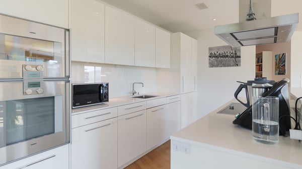 Moderne 4.5-Zimmer-Wohnung mit Seesicht in Au ZH 7