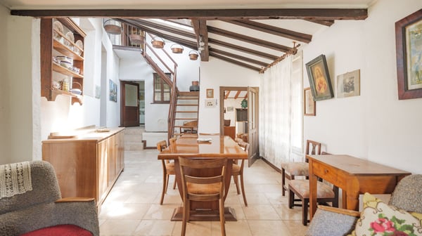 Caratteristica e ristrutturabile casa di 5 locali a Cabbio 6