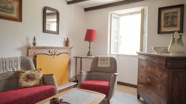 Caratteristica e ristrutturabile casa di 5 locali a Cabbio 2