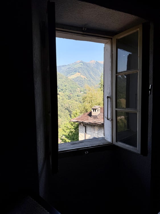 Caratteristica e ristrutturabile casa di 5 locali a Cabbio 3