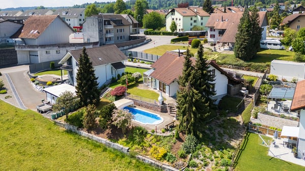 Grosszügiges 4.5-Zimmer-Haus mit Pool in Nesselnbach 2