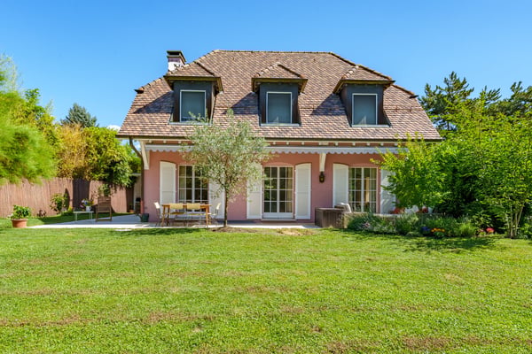 Maison individuelle familiale à Collonge-Bellerive – Accès lac et jardin piscinable