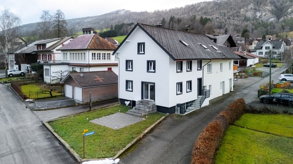 Kernsaniert 4.5-Zi.-Doppeleinfamilienhaus, Welschenrohr 1