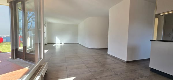 Frisch renovierte 4.5 Zi.-Wohnung direkt neben Kindergarten- & Grundschule 2