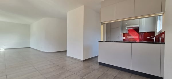 Frisch renovierte 4.5 Zi.-Wohnung direkt neben Kindergarten- & Grundschule 4