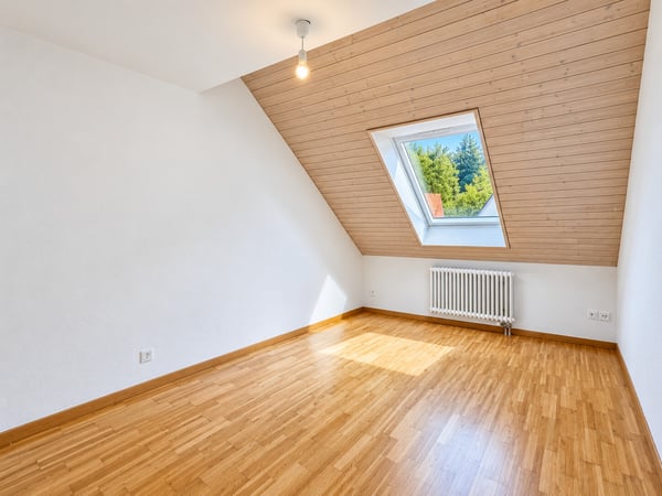 Grosse, naturnahe 5.5 Zimmer Dachmaisonette im Bezirk Winterthur 7