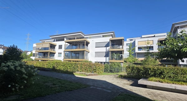 Attraktive 3.5-Zimmer-Wohnung mit grossem Wintergarten-Balkon 1