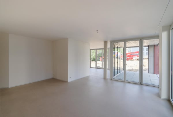 Hochwertige 4.5 Zi-Neubauwohnung im EG zentral und naturnah gelegen 4
