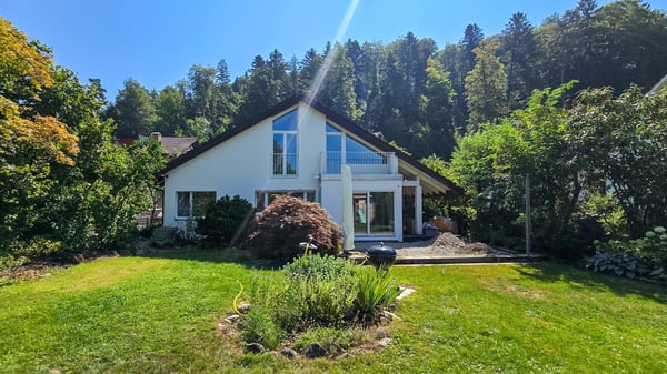 5.5-Zimmer-Einfamilienhaus mit traumhaftem Garten an sonniger Lage in Stallikon 1
