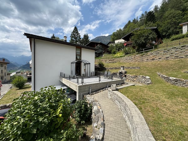 Incantevole casa unifamiliare a Quinto – 3.5 locali con garage e giardino 3