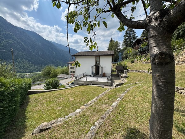 Incantevole casa unifamiliare a Quinto – 3.5 locali con garage e giardino 2