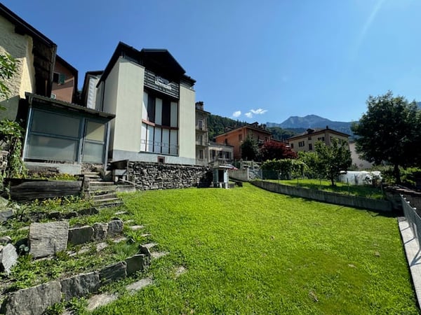 Vivere davanti alla cascata della Piumogna: casa unica a Faido 1