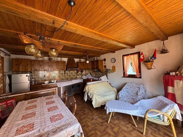 🏡 Malvaglia | Stabile con 3 appartamenti e rustico 4