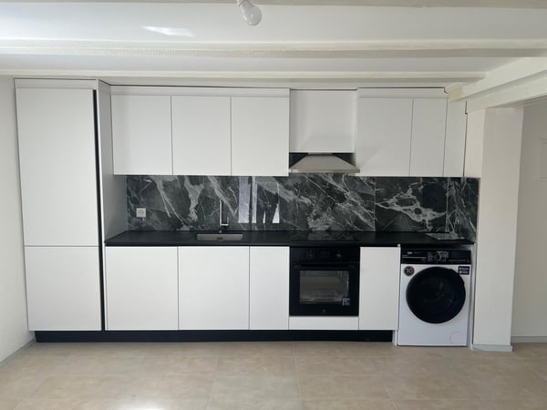 Charmant appartement sous les toits de 2 pièces à Frinvillier, entièrement rénové ! 2