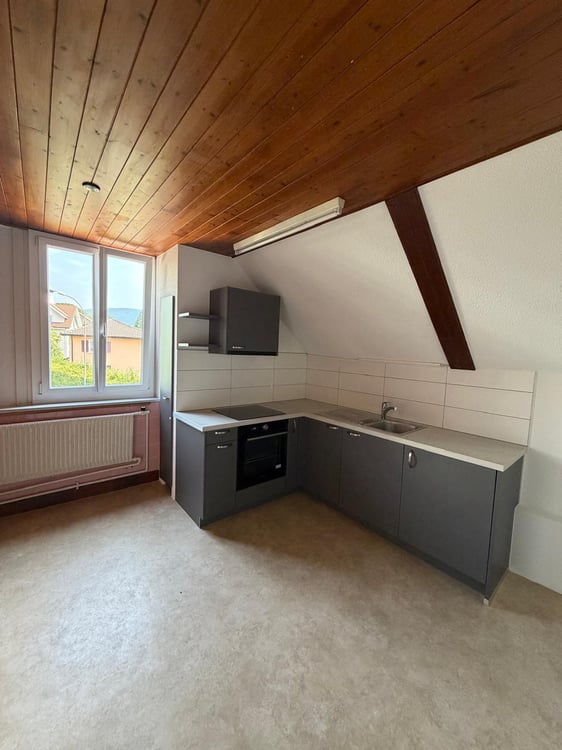 Appartement 2.5 pièces lumineux avec balcon à Tavannes 1