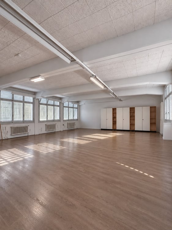 Atelier lumineux à louer – Rue de la Gurzelen 5, Bienne 2