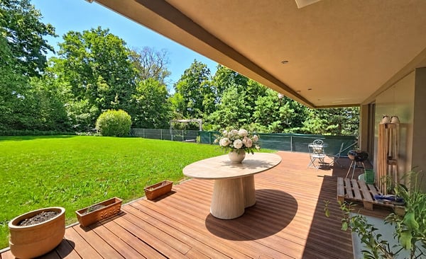 Anières — Villa de standing avec jardin et terrasse en toiture, vue lac