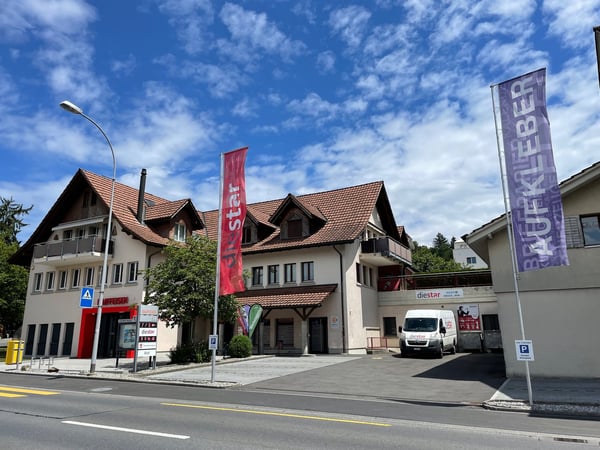 Attraktive Gewerbe-/Verkaufsfläche am Kreuzplatz in Aesch – 290 m², rollstuhlgängig & renoviert 1