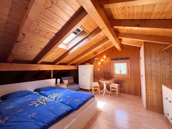 Authentique chalet avec vue sur les montagnes et grand terrain - Mayens-de-la-Zour / Savièse 8