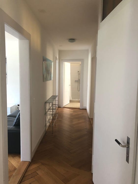 Stilvolle möblierte 4-Zimmerwohnung mit Balkon 6