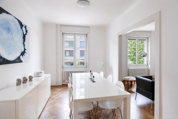 Charmante möblierte 4-Zimmer-Altbauwohnung mit Balkon 1