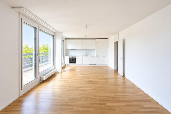 Sonnige 3,5-Zimmer-Dachwohnung Nähe der Langen Erlen 1