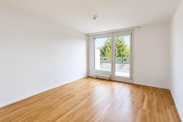 Sonnige 3,5-Zimmer-Dachwohnung Nähe der Langen Erlen 2