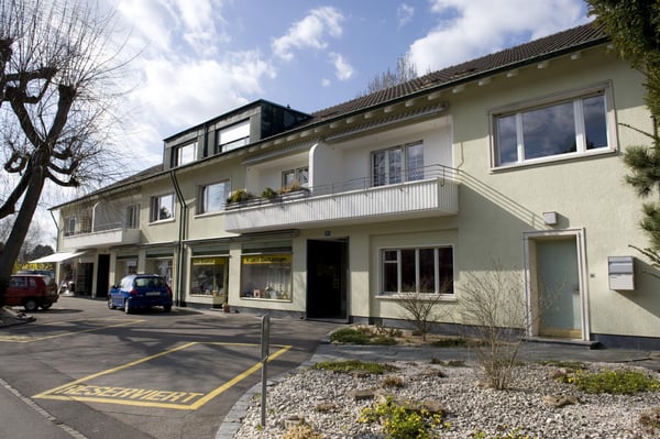 Für Sportliche und Junggebliebene, 1-Zimmerdachwohnung auf dem Bruderholz 1