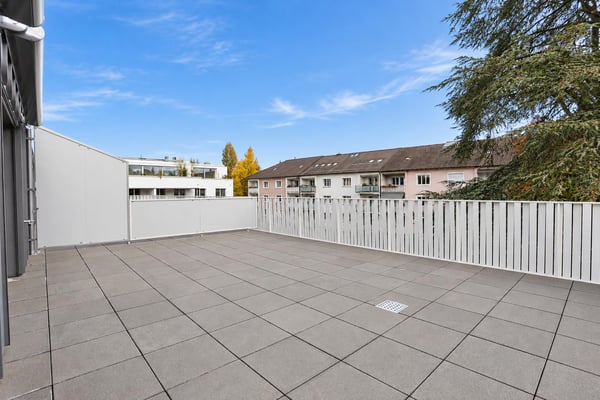 Lichtdurchflutete 3.5-Zimmer-Dachwohnung mit zwei Dachterrassen im Paulus-Quartier 4