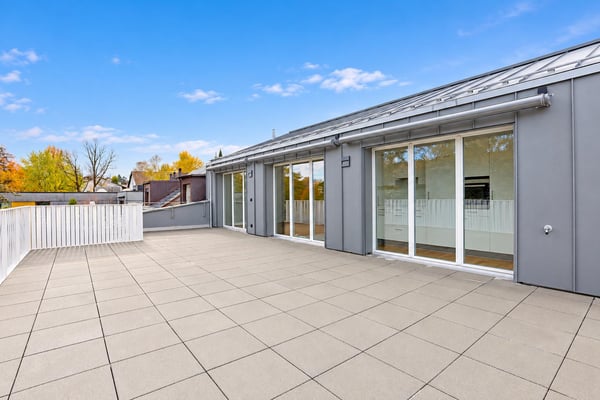 Lichtdurchflutete 3.5-Zimmer-Dachwohnung mit zwei Dachterrassen im Paulus-Quartier 3