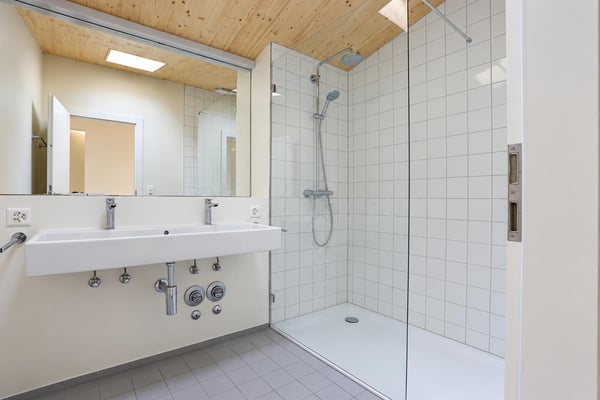 Lichtdurchflutete 3.5-Zimmer-Dachwohnung mit zwei Dachterrassen im Paulus-Quartier 8