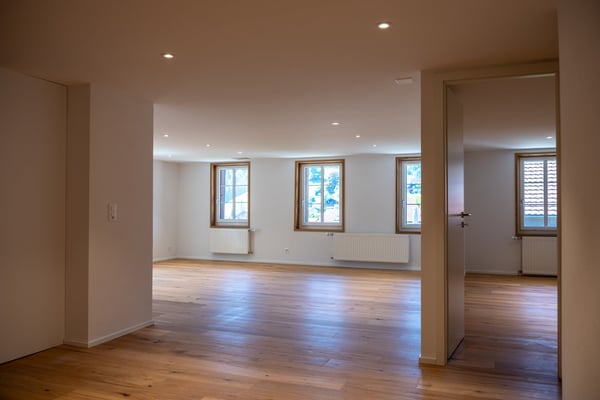 Magnifique 3.5 pièces rénové de 96 m² | Vue sur les Préalpes | À 3 min de la gare 2