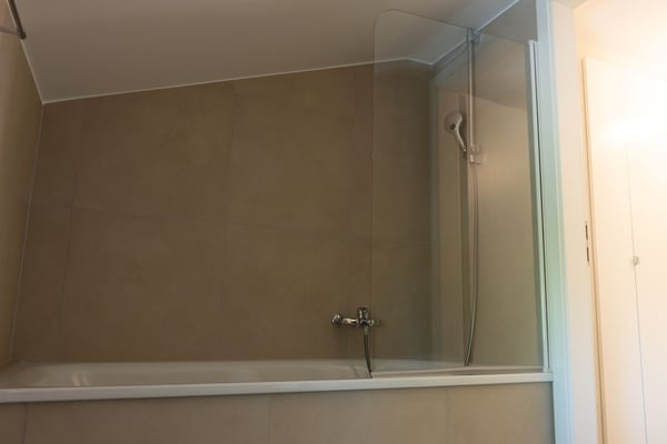 Magnifique 3.5 pièces rénové de 96 m² | Vue sur les Préalpes | À 3 min de la gare 9