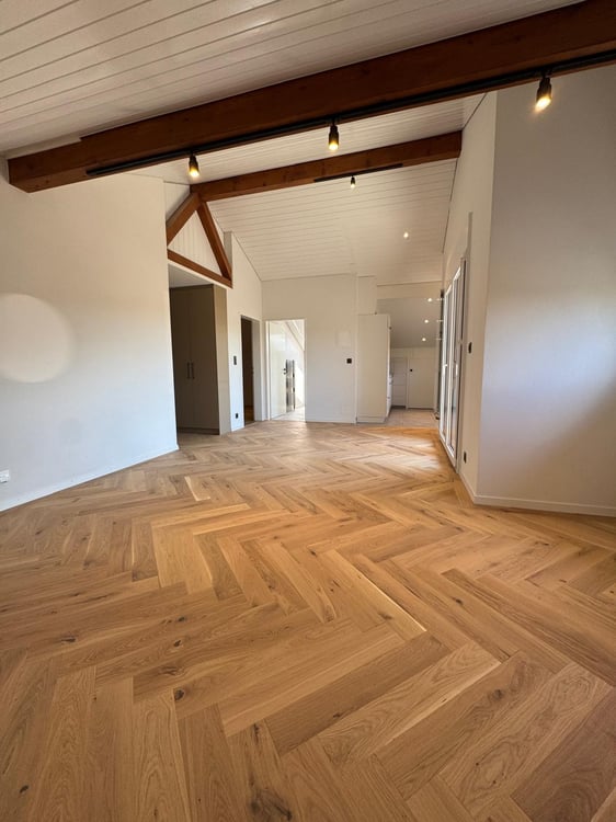 3,5 Zimmer helles Dachgeschosswohnung komplett renoviert