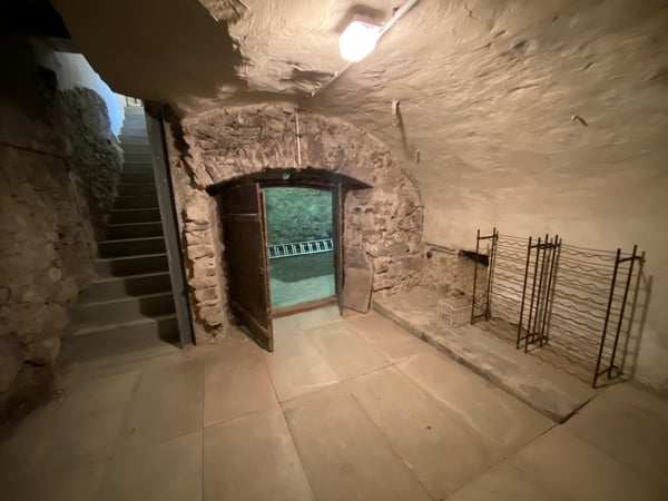 Neu renoviertes Bauernhaus mit 6.5 Zimmern und grosszügigem Garten 12