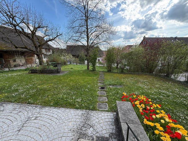 Neu renoviertes Bauernhaus mit 6.5 Zimmern und grosszügigem Garten 13