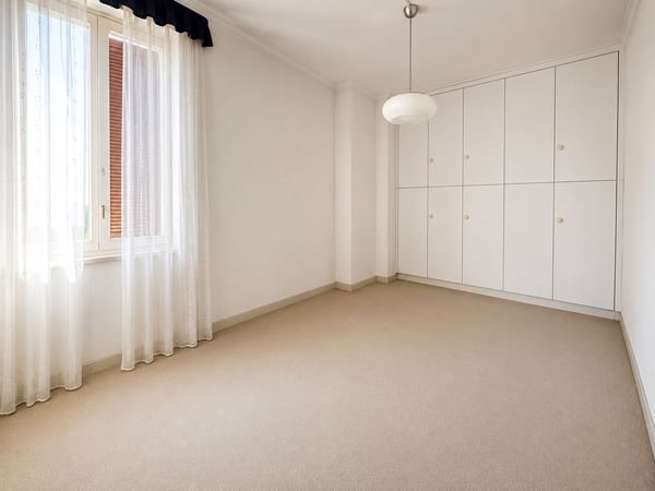 Spacious Family Home with Private Garden in a Quiet Residential Area of Chiasso 12