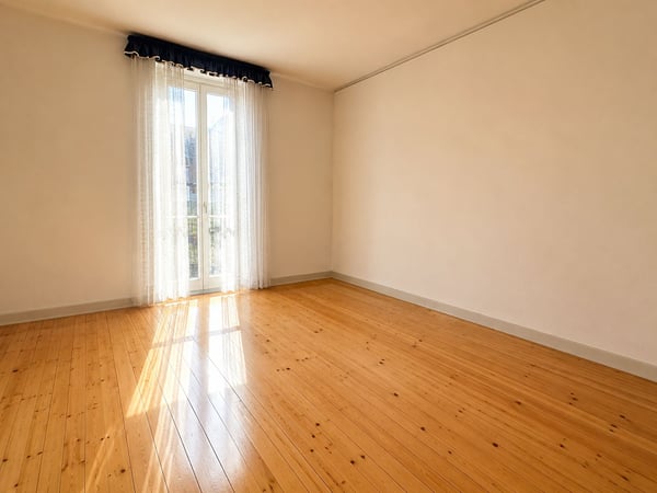 Spacious Family Home with Private Garden in a Quiet Residential Area of Chiasso 9