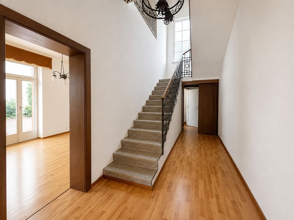Spacious Family Home with Private Garden in a Quiet Residential Area of Chiasso 5