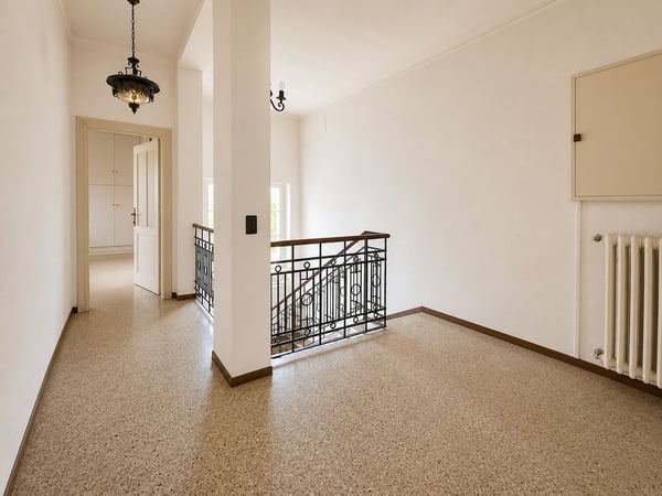 Spacious Family Home with Private Garden in a Quiet Residential Area of Chiasso 8